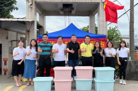 我司董事長(zhǎng)方強(qiáng)先生與黃圃商會(huì)慰問(wèn)受災(zāi)群眾！